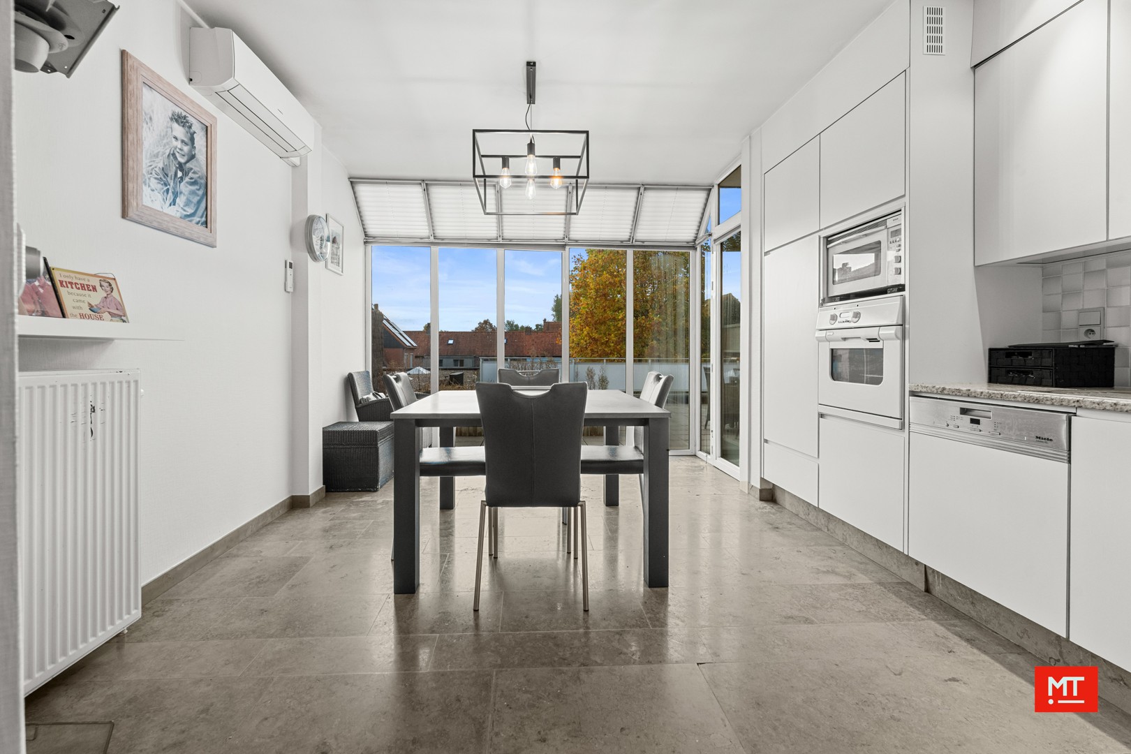 Bijzonder ruim gebouw met tal van mogelijkheden en uitweg, te koop in de dorpskern van Dadizele - foto 5