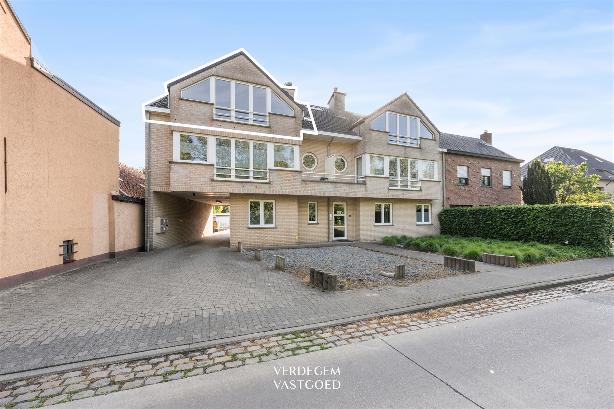 Dakappartement met 2 slaapkamers, garage en autostaanplaats - foto 1