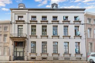 Spacious 1-bedroom apartment in a character building located in the center of Ath.Layout: entrance hall with separate toilet, bright and spacious...