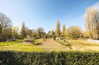 MOLENBEEK-ST-JEAN, Sippelberg district, close to public transport and shops. Beautiful apartment of ± 90m² located in a recent building from...