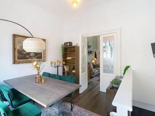 This charming and unique duplex apartment in Sint-Andries combines authentic elements with contemporary comfort.On the first floor, there is the...