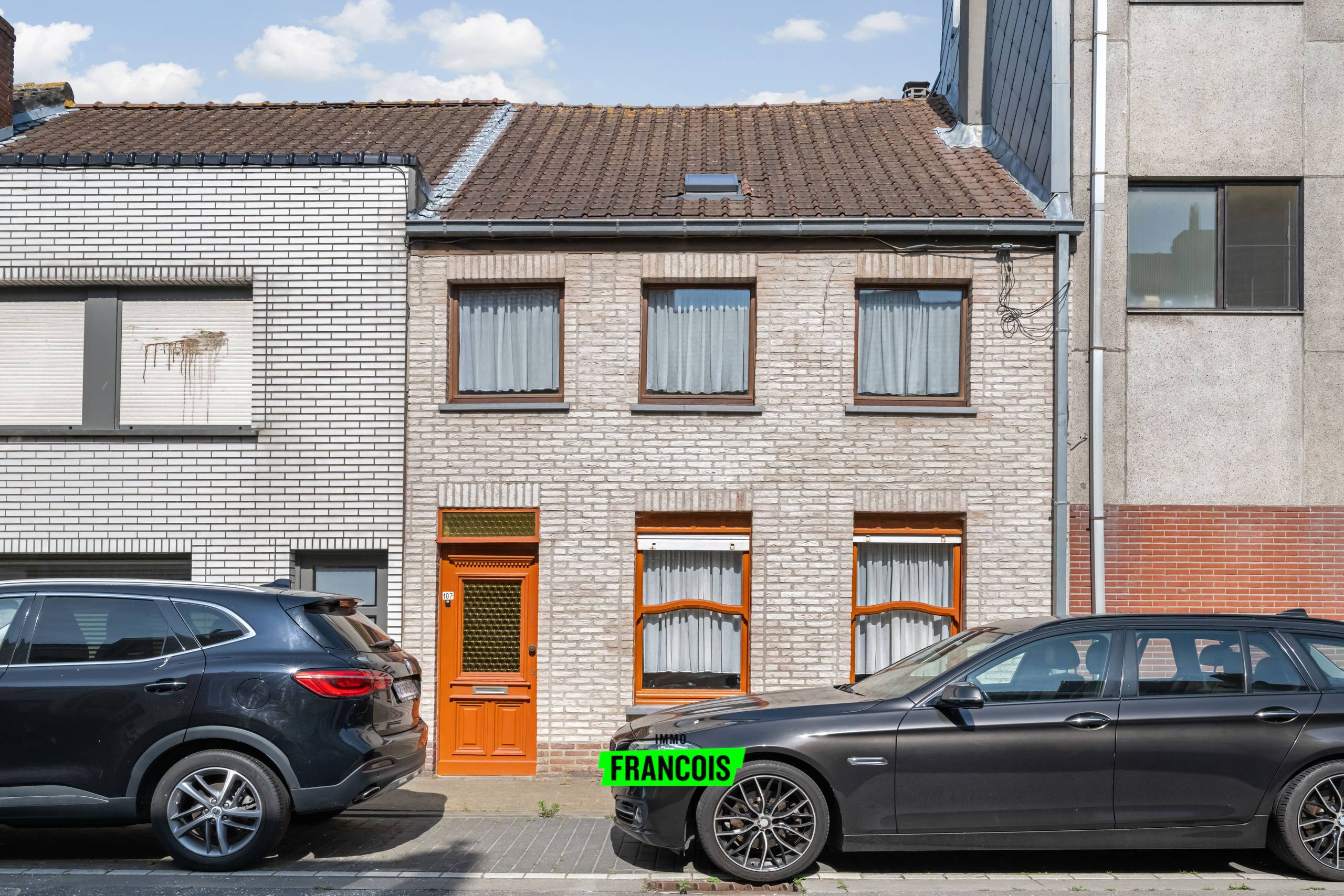 Volledig te renoveren gezinswoning op rustige locatie tussen Bredene en Oostende. - foto 1