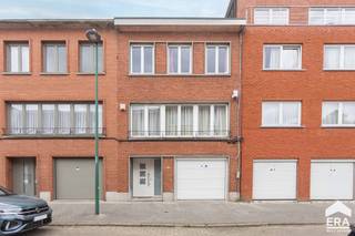 Ben je op zoek naar een bel-étage woning met 4 slaapkamers, tuin en garage nabij Boulevard Edmond Machtens? Gevonden!Deze solide woning bevindt zich...