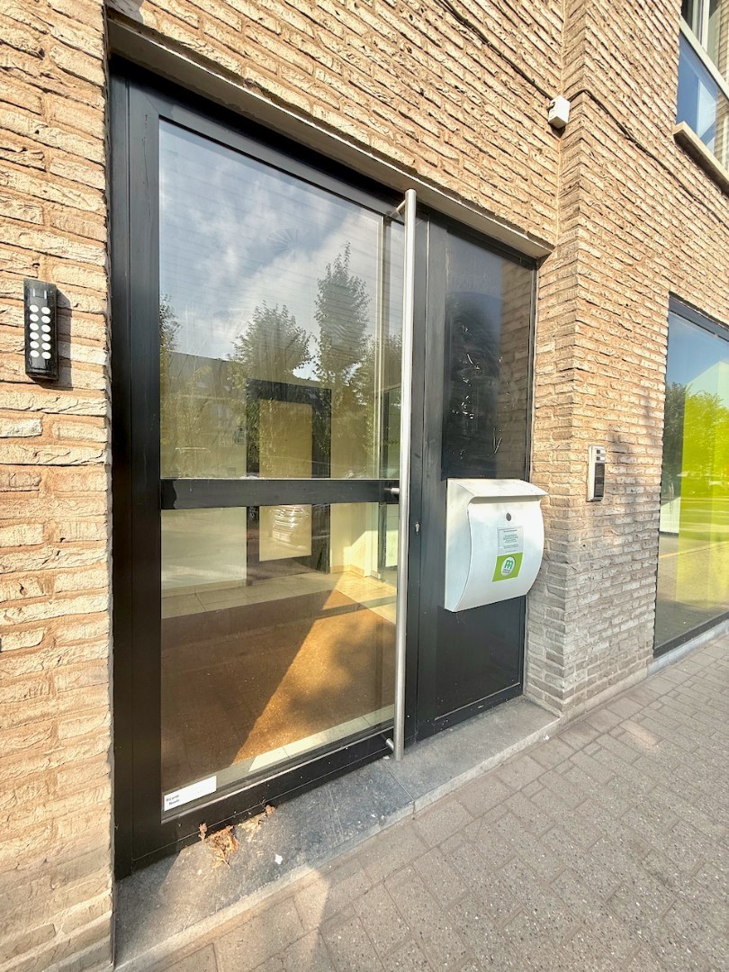 Ruim handelspand in de hoofdstraat van Ertvelde ! - foto 3