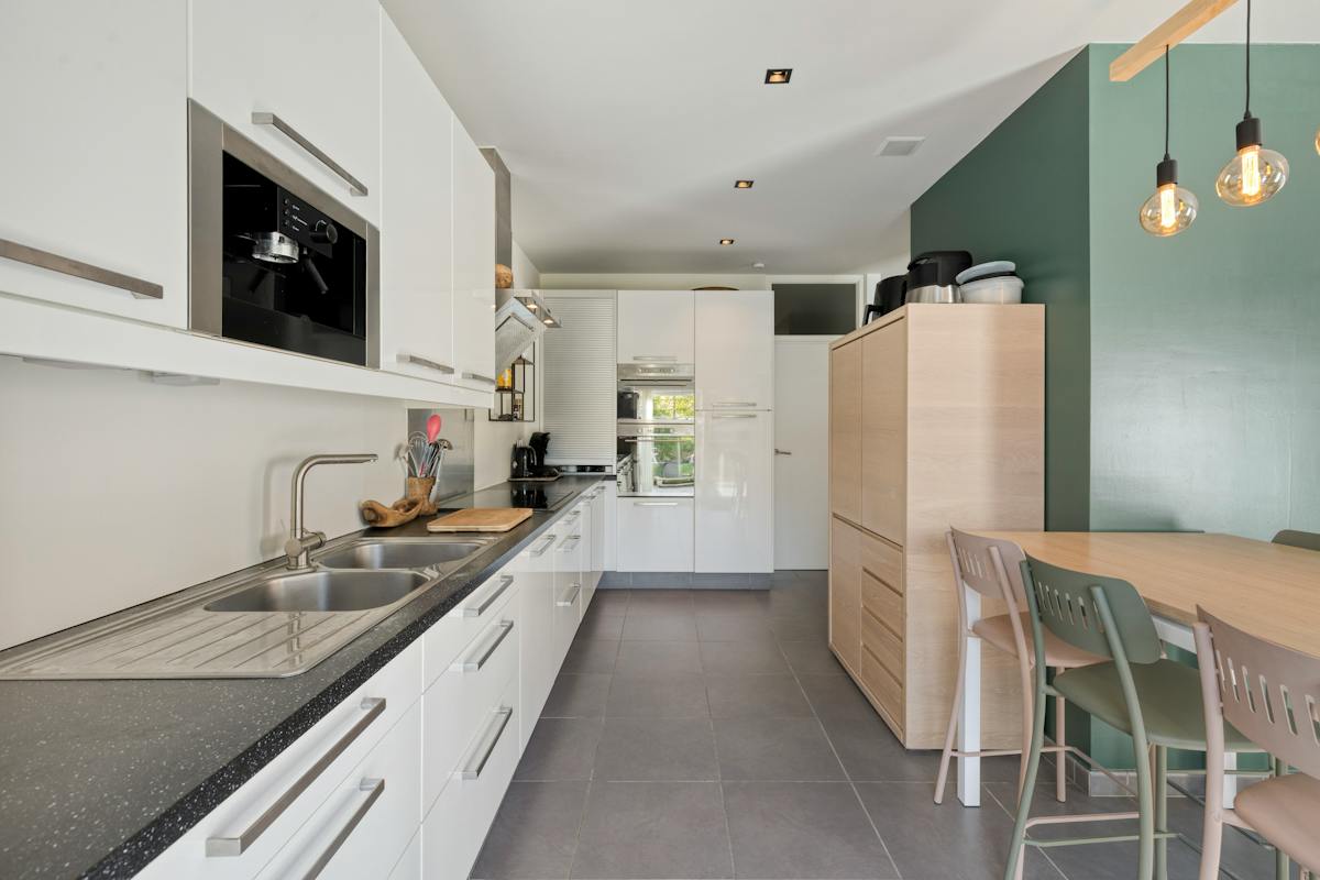 Gelijkvloerse woning met 5 slaapkamers te Lendelde - foto 4