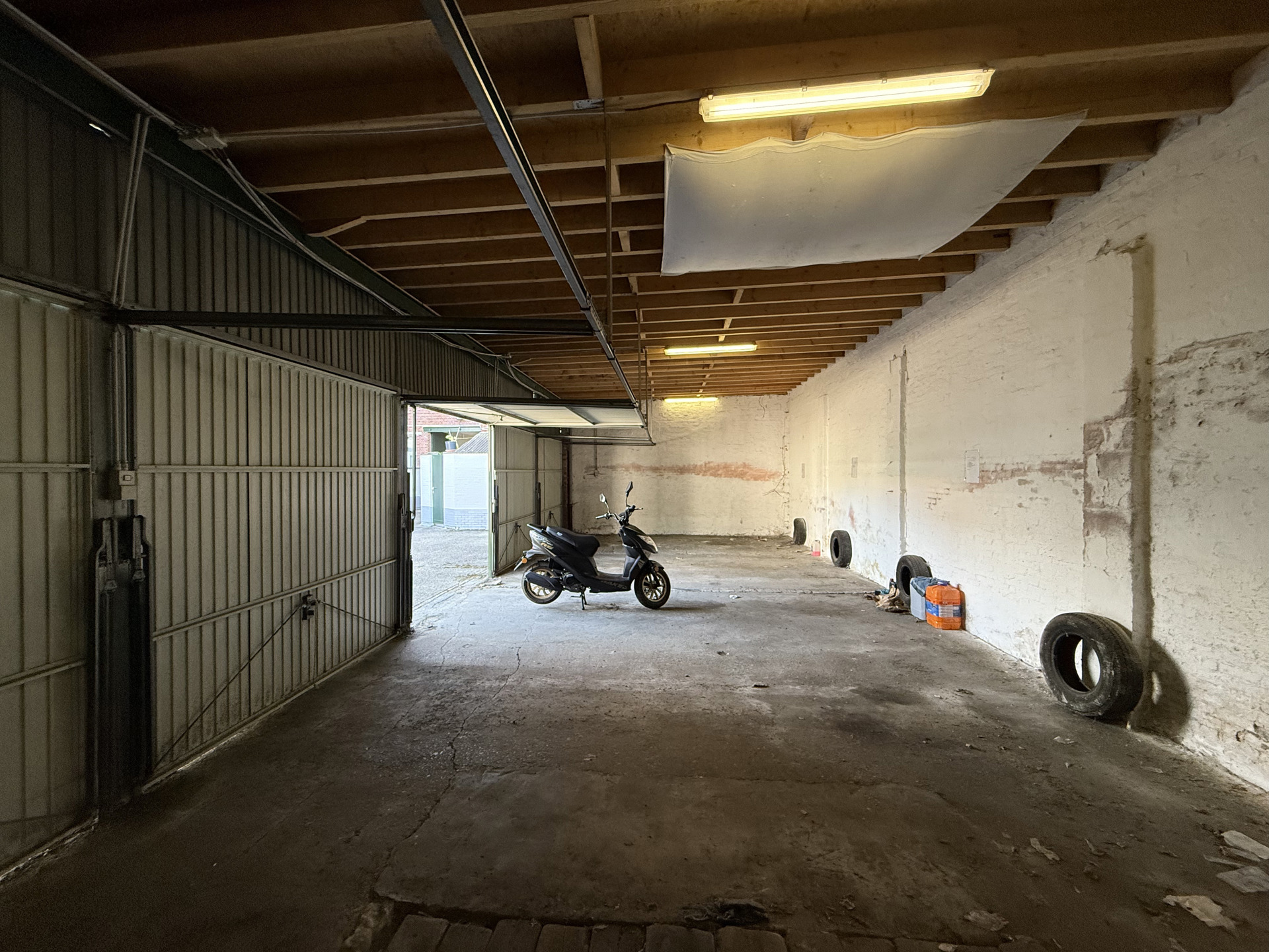 Verschillende garages en overdekte staanplaatsen te huur!  - foto 3
