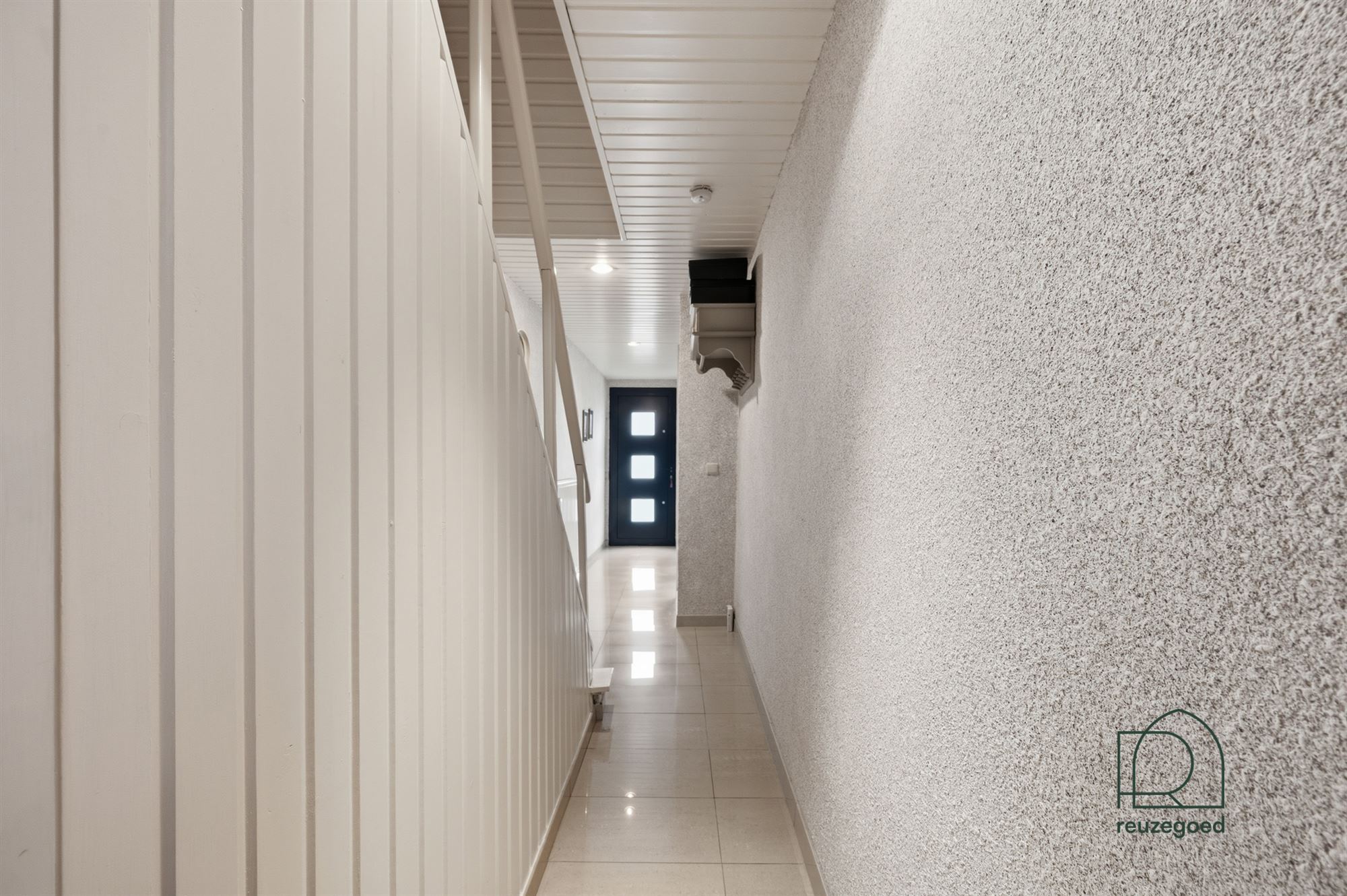 Charmante, verrassend ruime, op te frissen woning met 3 slaapkamers, garage en zonnig tuintje op fietsafstand van Mechelen centrum! - foto 3