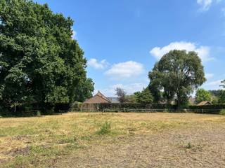 <p><span>Uitstekend gelegen perceel bouwgrond in Kalmthout!</span></p><p><span>Residentieel gelegen perceel bouwgrond van 841 m² met een straatbreedte van 18 m. <br />Het perceel is zuid-oost georiënteerd en is geschikt voor de realisatie van een open bebouwing.</span></p><p><span>De ligging combineert groen en rust met een uitstekende bereikbaarheid, vlak bij de Kalmthoutse Heide en het centrum van Kalmthout met diverse voorzieningen zoals winkels, horeca en scholen.</span></p><p><span>De bouwvoorschriften zijn op aanvraag verkrijgbaar bij ons kantoor.</span></p>