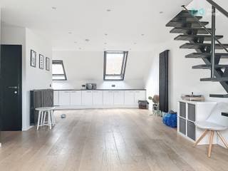 Tel: +32 493 83 73 13 / E-mail : demis.hardiquest@weinvest.beWe Invest biedt u deze prachtige duplex met één slaapkamer aan, gelegen op 9, avenue...