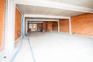 Exclusief casco handelspand van 225 m² in geklasseerd herenhuis in hartje Hoogstraten. Commerciële toplocatie langs de Vrijheid in het...