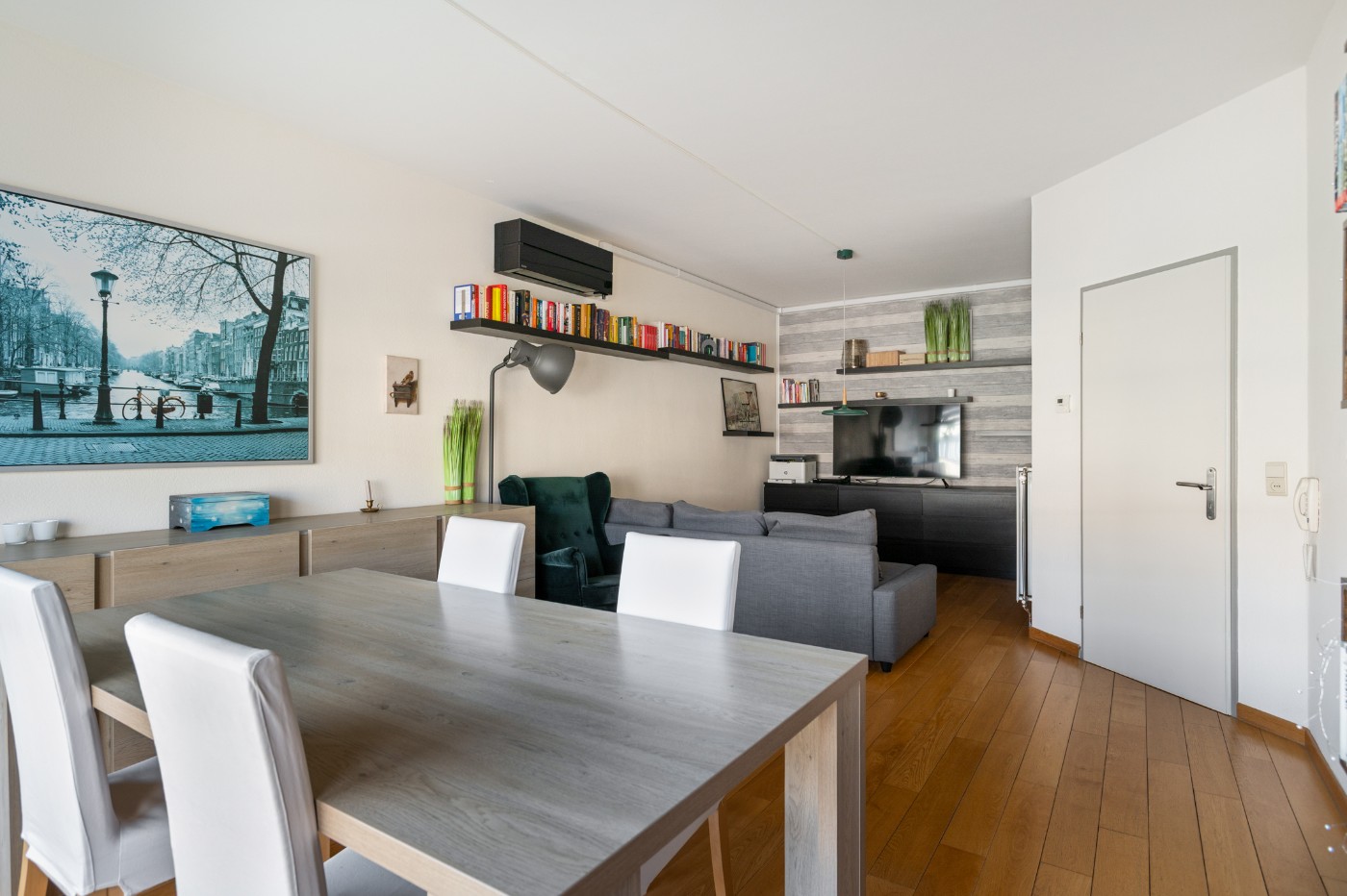 Instapklaar app. op 1e verd. met 2 slpk., balkon en garagebox - foto 4