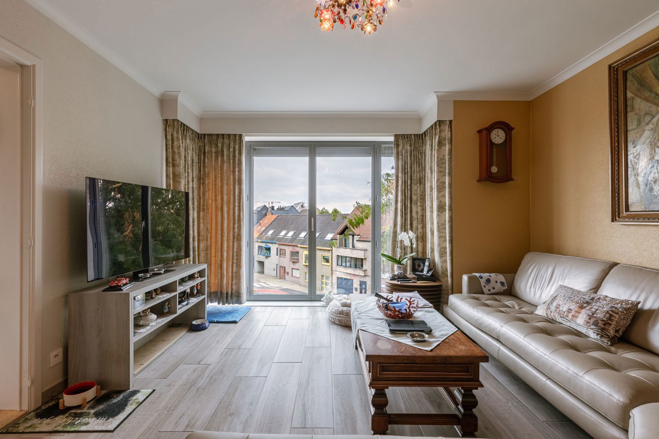 Lichtrijk 2-slaapkamerappartement met zonnig terras en lift in hartje Eeklo - foto 2