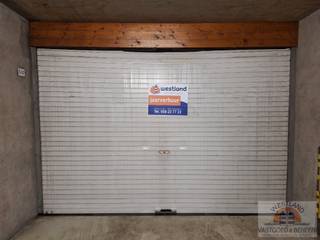 Ruime garagebox op verdiep -2 in ondergrondse garage van residentie Santhooft. De garage is vrij vanaf 03/04/2026. ...