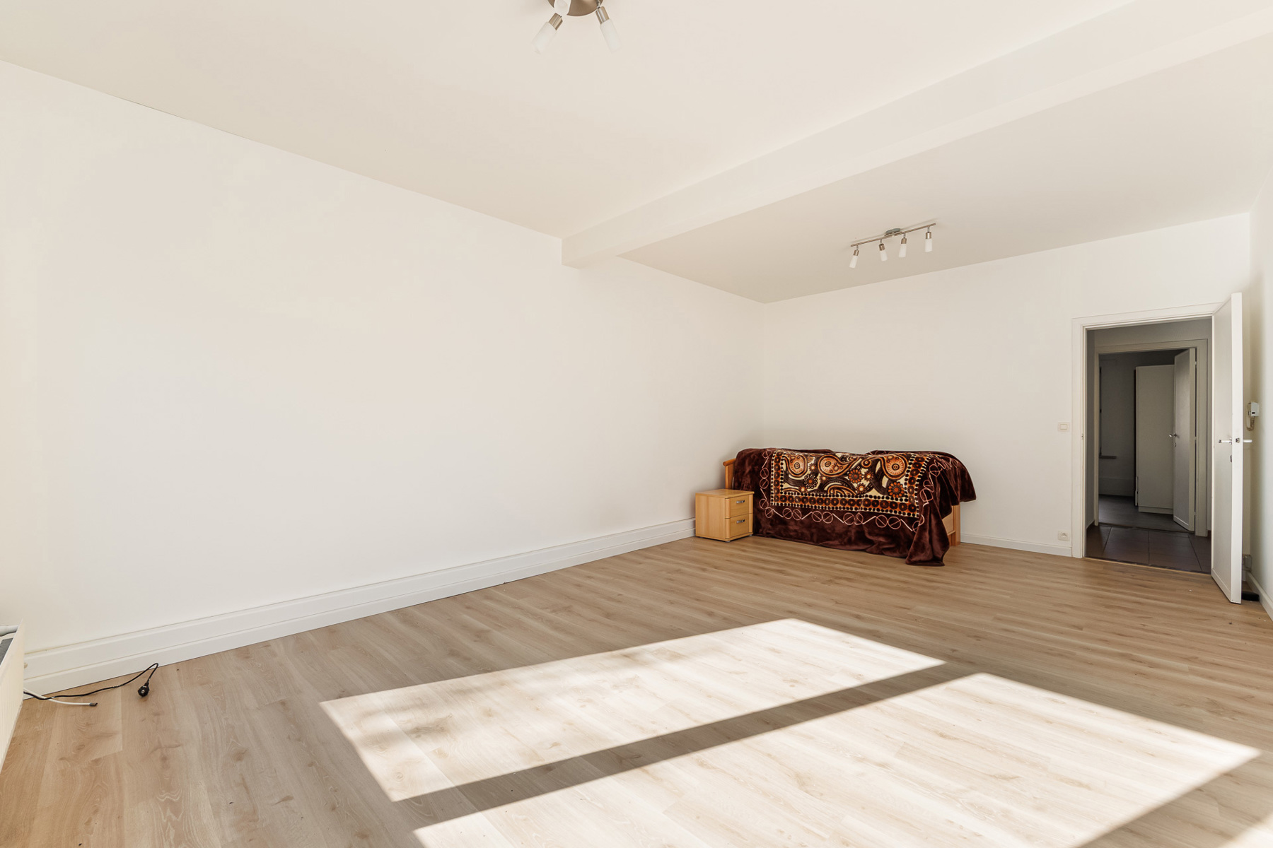 INSTAPKLAAR APPARTEMENT GRENS WILRIJK - BERCHEM - foto 2