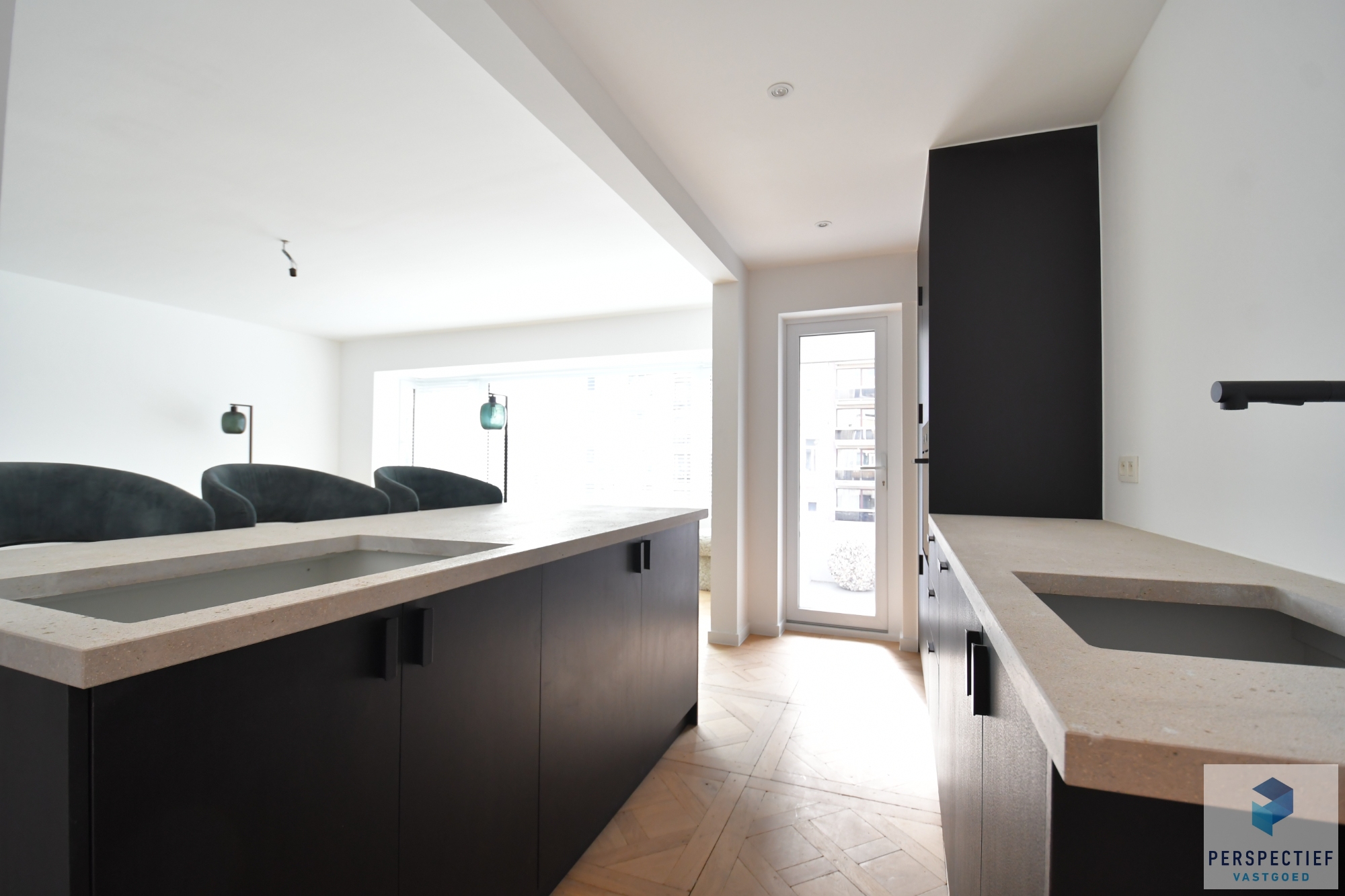 RUIM LICHTRIJK GERENOVEERD APPARTEMENT aan het LEOPOLD PARK - foto 5