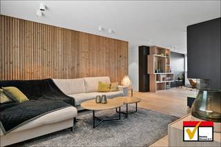 Prachtige villa met wellness en B & BLOCATIE EEN SCHOT IN DE TOERISTISCHE ROOSNa 20 jaar uitbating van Wellness Hasselt B&B, is het tijd voor de...