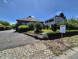 Dit pareltje bevindt zich net buiten Aalter centrum, omgeven door rust en het platteland.Een grote troef aan deze woning is dat 90% van de bewoonbare...