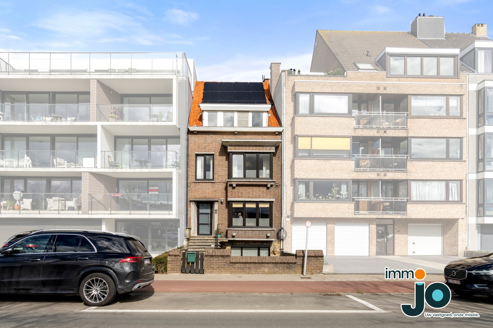 Ruime en charmante gezinswoning te koop in Oostende/Mariakerke – vlakbij strand, 4- 5 slaapkamers, leuke buitenruimtes, zonnepanelen en een thuisbatterij. - foto 1