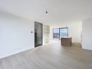 INDELING KELDER (-1)Grote afgesloten kelderberging 7m².INDELING GELIJKVLOERS (0)Autostaanplaats achteraan, gemeenschappelijke afvalberging,...