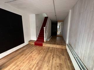 Handelspand te huur in centrum Hasselt – commerciële topligging vlak bij de Kapelstraat. Gelegen in een stijlvolle winkelomgeving met veel passage...