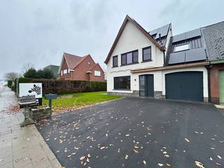 Nabij het centrum van Rumbeke (Roeselare), op een steenworp van het alom bekende Provinciedomein Sterrebos, ligt deze gerenoveerde, instapklare...