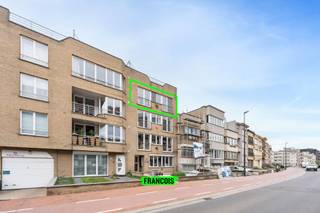 Wonen op een steenworp van zee en het bruisende centrum van Blankenberge, dit goed gelegen appartement aan de A. Ruzettelaan biedt een zeldzame combinatie van comfort, ruimte en een toplocatie.<br /><br />Dit instapklare appartement op de derde verdieping telt 94 m² bewoonbare oppervlakte en beschikt over twee ruime slaapkamers, een volwaardige badkamer en een lichtrijke leefruimte die uitnodigt tot ontspanning. De residentie zelf ademt rust en verzorgdheid, wat dit eigendom bijzonder aantrekkelijk maakt voor wie op zoek is naar een kwalitatieve woonst aan de kust.<br /><br />De ligging aan de A. Ruzettelaan is uitstekend: het strand, de zeedijk en het centrum van Blankenberge liggen op wandelafstand. Winkels, horeca en openbaar vervoer zijn vlot bereikbaar, waardoor dit appartement zowel als vaste verblijfplaats als als tweede woning een uitstekende keuze is.<br /><br />Aarzel niet en leg nu uw afspraak vast voor een bezichtiging ter plaatse!<br /><br />