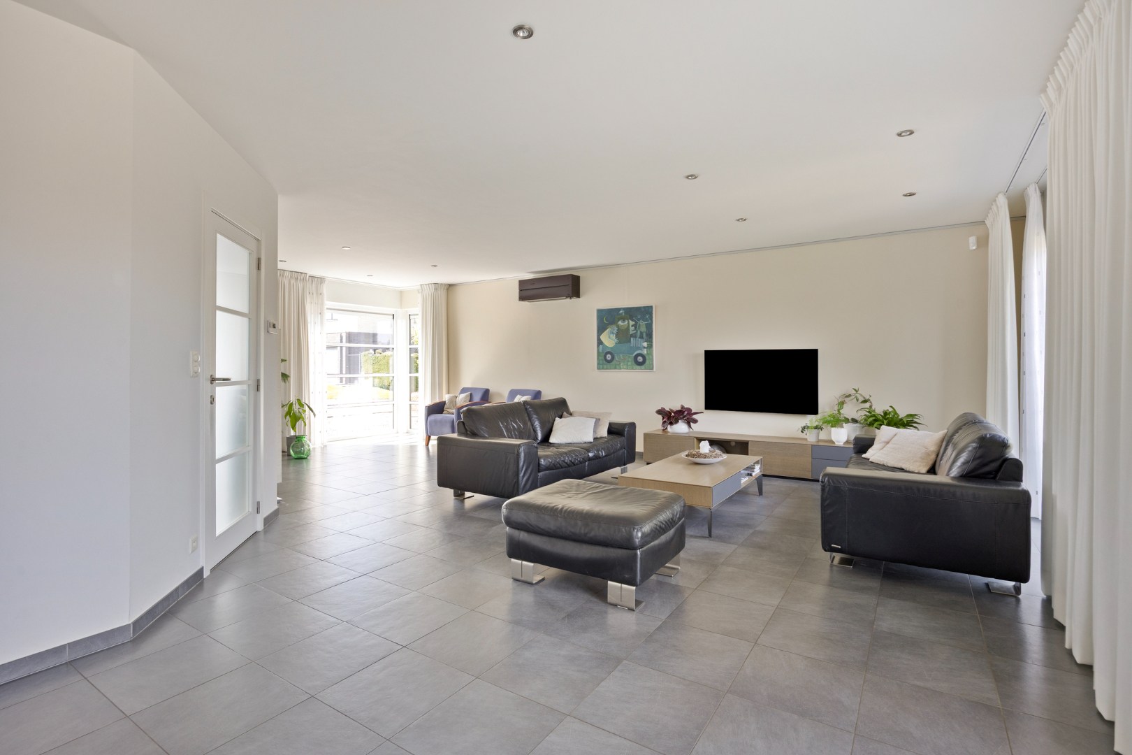 Idéalement située à Millen Riemst, cette belle maison avec jardin est à vendre. - photo 4