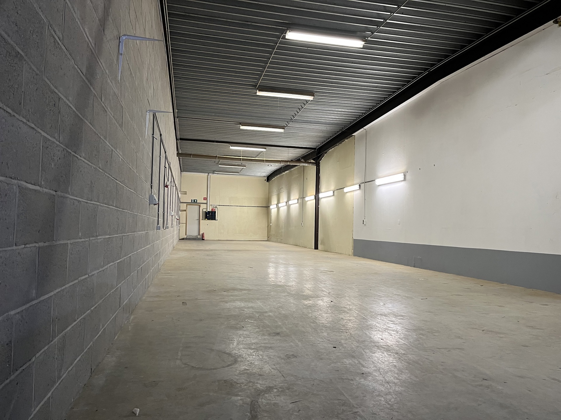 Magazijn  185m² te huur - foto 2