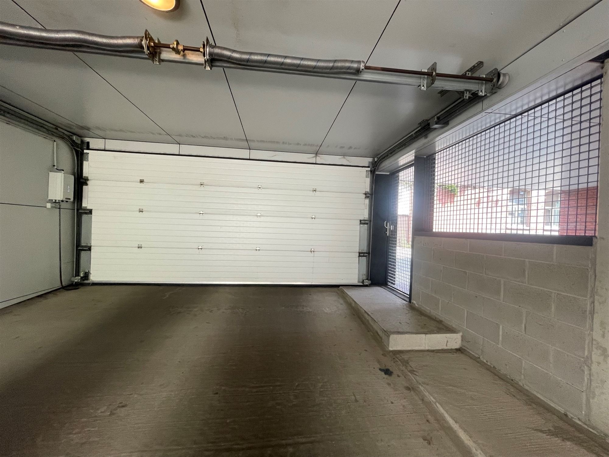 Zes ondergrondse staanplaatsen nabij het centrum! - foto 5