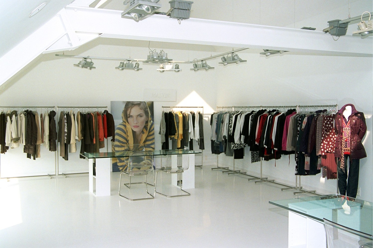 Instapklaar en polyvalent handelspand met 2 handelsruimten en ruim appartement - foto 5