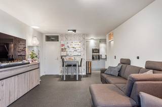 Ce penthouse prêt à emménager est situé au Kempenhof 12, bus 33, à Hasselt, juste à l'extérieur du périphérique principal et à quelques minutes à...