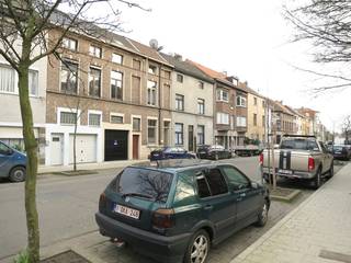 PLAN ONLINE UW BEZOEK VIA ONZE WEBSITE: www.immoboss.beDeze TRENDY & INSTAPKLARE STARTERSWONING is uitstekend gelegen in een rustige straat nabij het...