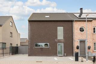 Instapklare halfopen bebouwing met ruime tuin op topligging in Hamme-ZoggeIn Hamme-Zogge bevindt zich deze prachtige halfopen bebouwing die comfort,...