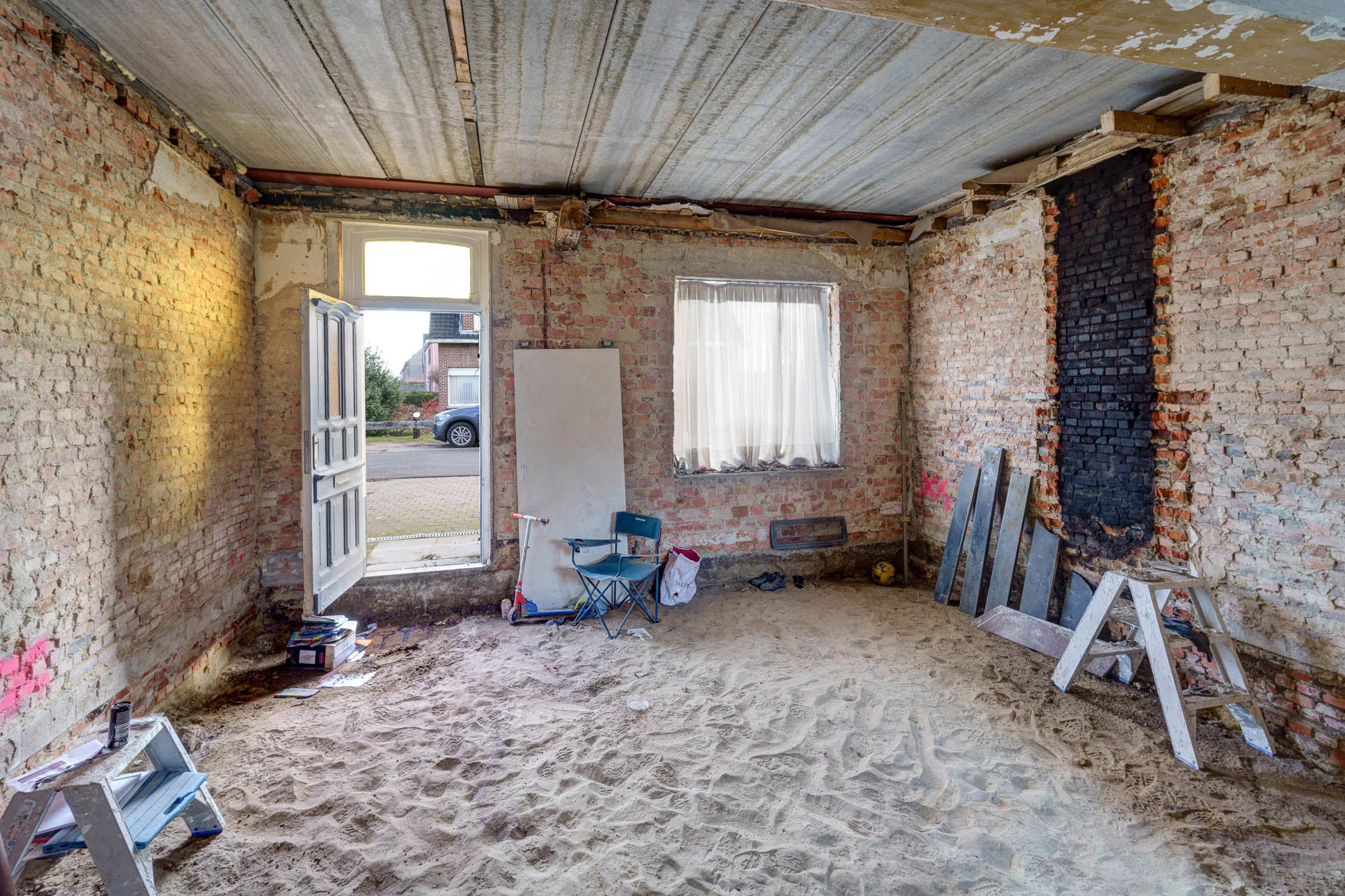 Te renoveren woning met 2 slpk en zolder nabij Balen-centrum - foto 3