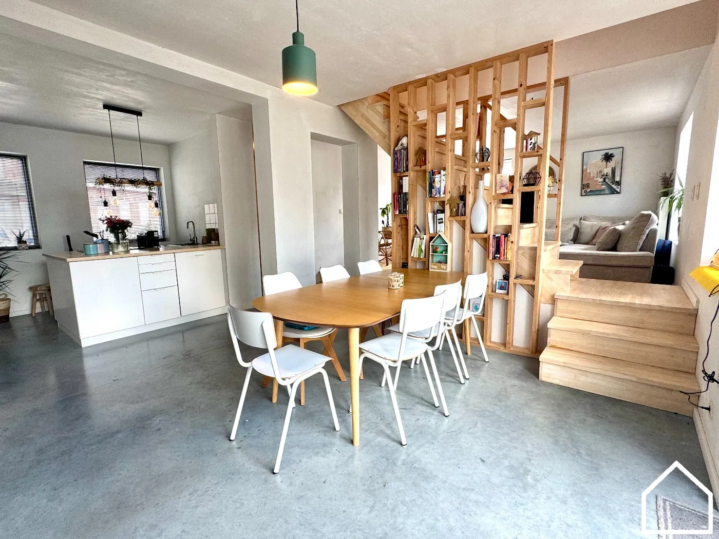 ALLEENSTAANDE WONING MET 3 SLAAPKAMERS, TUIN EN DUBBELE GARAGE - foto 2