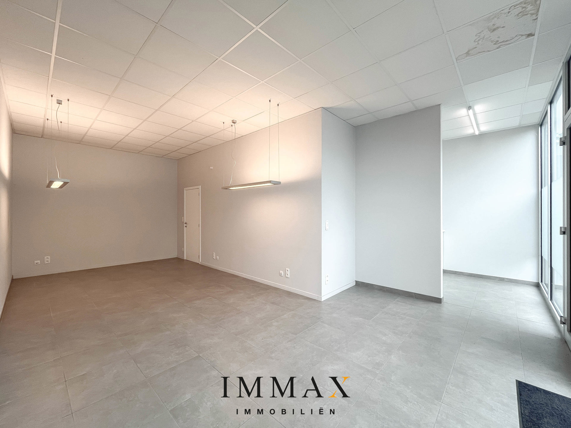 Commercial à louer à Oostkamp - photo 2