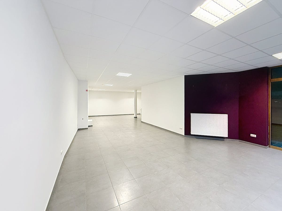 Mooie handelsruimte te huur in de Ooststraat te Veurne - foto 4