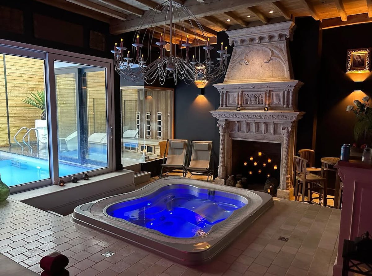 Opbrengsteigendom met 2 privatieve sauna's met Appartement - foto 1