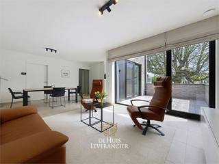 In een, recent opgeleverd, kleinschalig nieuwbouwproject wacht dit verfijnde appartement op een nieuwe eigenaar die comfort, sereniteit en...