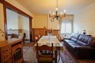 Deze solide halfopen woning bevindt zich nabij het centrum van Kalfort, dichtbij scholen, winkels en openbaar vervoer. Het pand biedt heel...