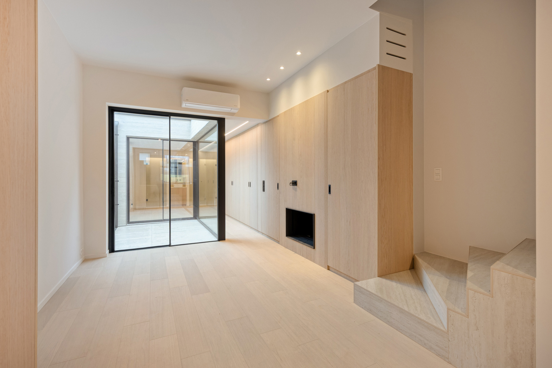 Stijlvol gerenoveerde woning met 3 slaapkamers  - foto 4