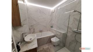 <p>Een mooi afgewerkt appartement op de zesde verdieping met een mooi panorama zicht bestaande uit een woonkamer(voorzien van parketvloer), ingerichte keuken, 1 slaapkamer (voorzien van parketvloer), badkamer, terras, lift. In de maandelijkse gemeenschappelijke kosten zitten ook het voorschot van water en verwarming inbegrepen.</p>