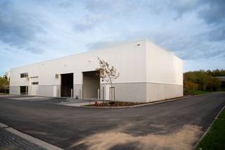 Deze loods is gelegen op de volledig nieuwe Piepelboom site.  Huurprijs bedraagt 1.365 EUR per maand.Deze loods heeft een strategische ligging  pal...