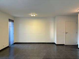 Gelijkvloers appartement met 1 slaapkamer, ruime tuin, ondergrondse autostaanplaats en kelderberging.Karaktervol en recent appartement op...