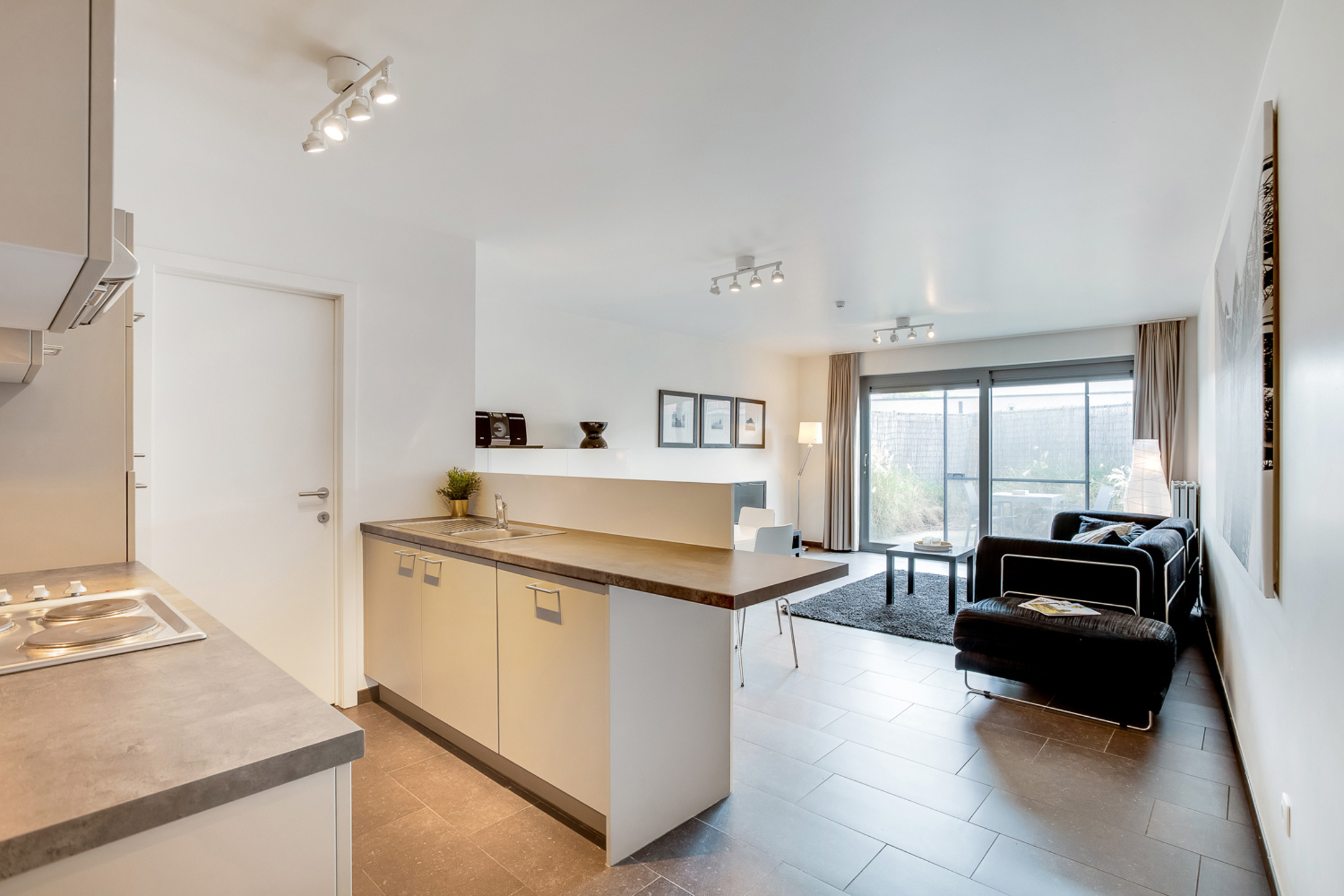 Gemeubeld appartement met 2 slaapkamers en terras  - foto 1