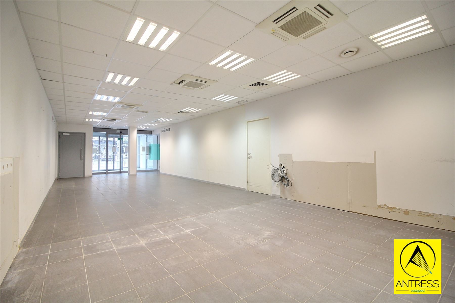 Commercial for rent in Mortsel - photo 1