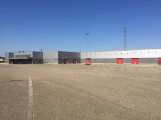 Logistieke site met magazijnen en kantoren. De kantoren beschikken over hedendaags kantoor comfort. De site ligt in het industriegebied Oud Bunders...