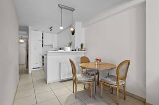 Au cœur du vieux Knokke se trouve ce très spacieux appartement d'une chambre de 73 m² situé au rez-de-chaussée. Le salon baigné de lumière s'ouvre...