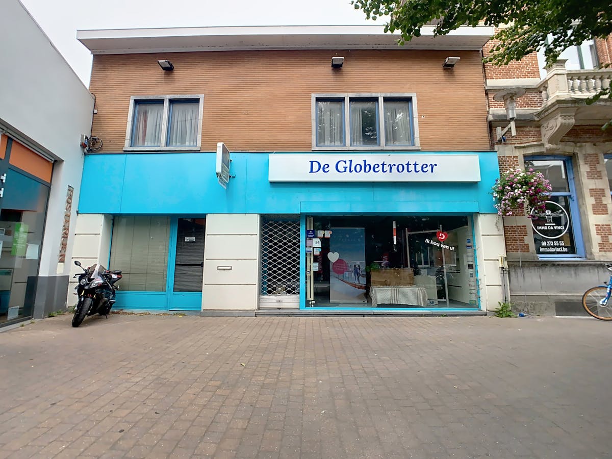 Commercial property with a prime location in the center of Deinze - photo 1