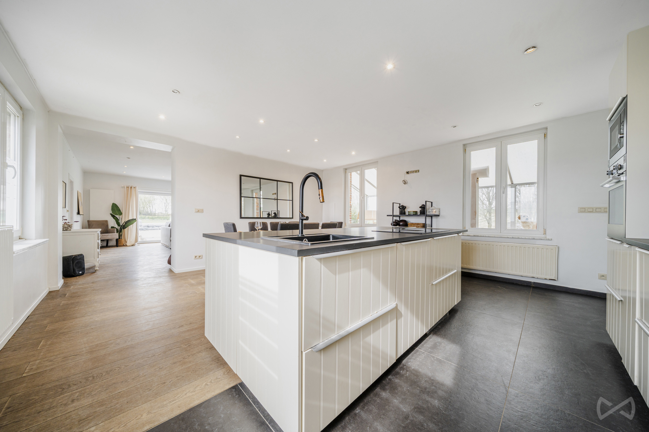 Villa met garage en parkeerplaatsen - foto 4